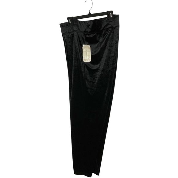 ⚫️⚫️⚫️ Soulmates Plus Black Velvet Pull On Pants with Tapered Legs - Picture 4 of 5